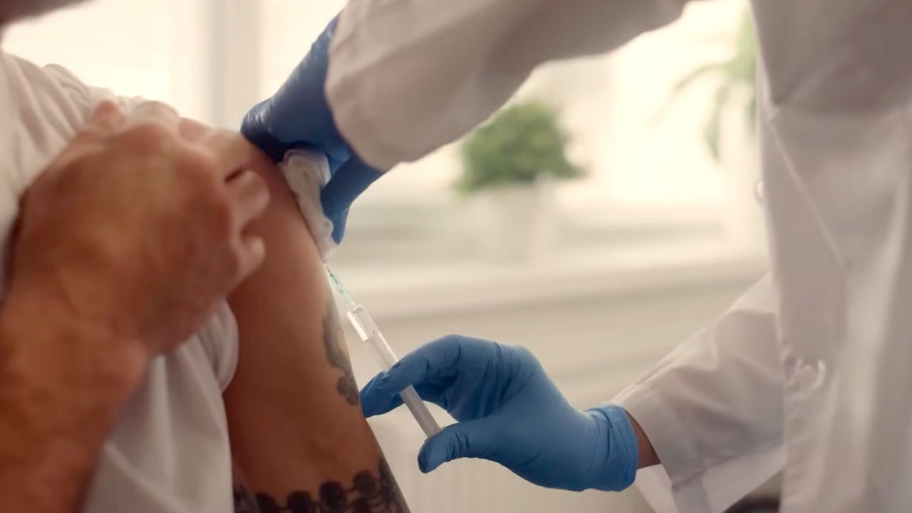 Guarda il video su infezioni respiratorie, in Italia ci si vaccina ancora troppo poco: perché e cosa c'è da fare